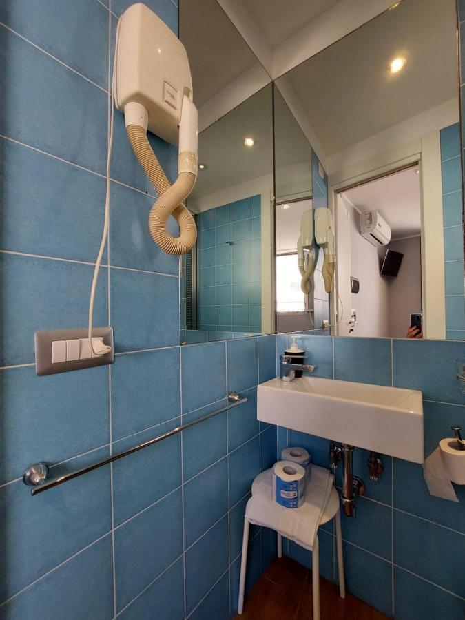 La Stanza Sul Porto Di Amalfi Camera Piccina Piccina Con Bagno Privato E Terrazzino Vista Mare المظهر الخارجي الصورة